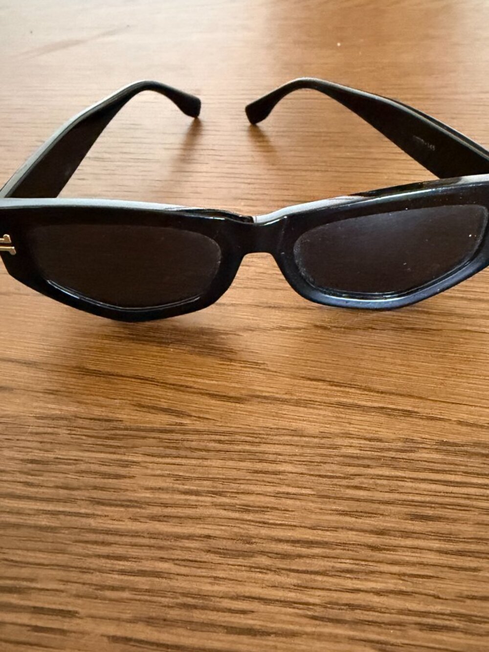 Fifth & Ninth Wren Black Sunglasses - Picture 4 of 6